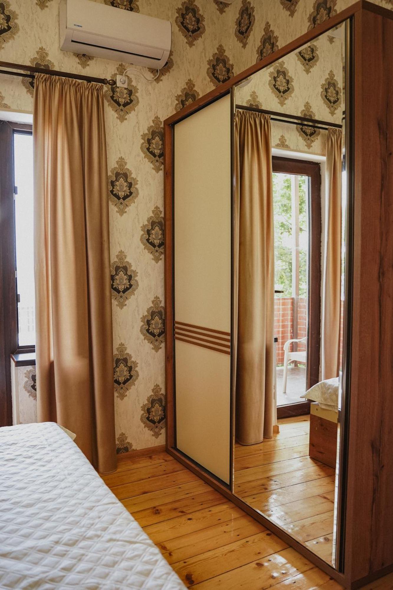 Old District Hostel Kutaisi Bagian luar foto